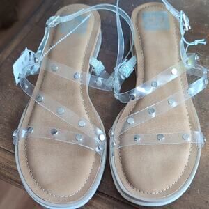 NWT! Dolce Vita Stylish Tan Sandals with Clear Studded Straps